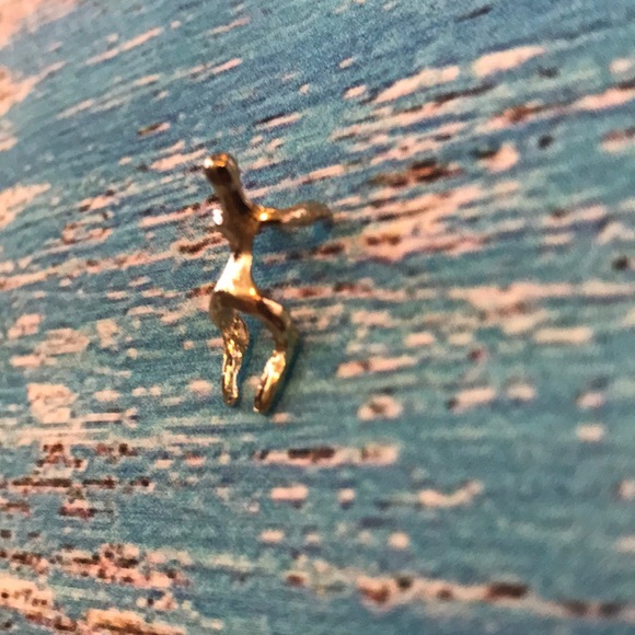 2/$6 Gold tone metal man cartilage ear cuff - Picture 6 of 8